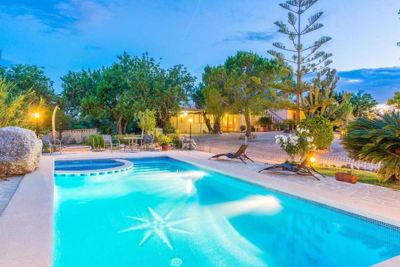 Villa *